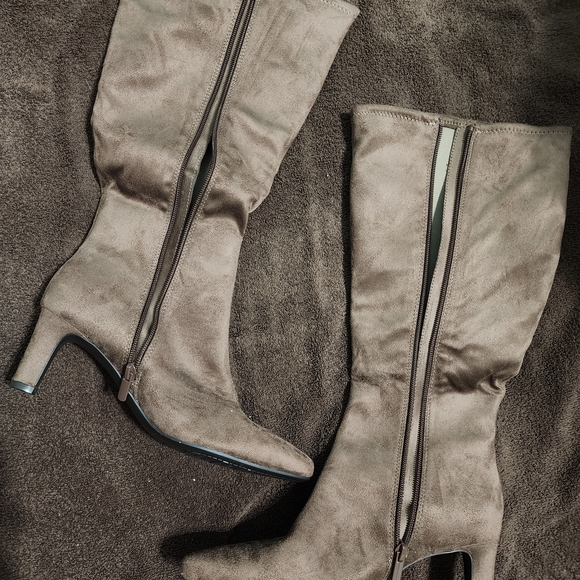 East 5th Brown Heeled Boots - Picture 2 of 3